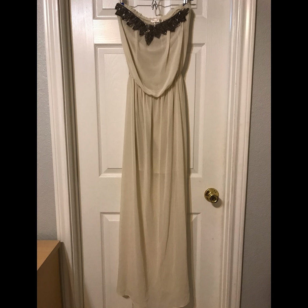 A’gaci Embroidered Gown
